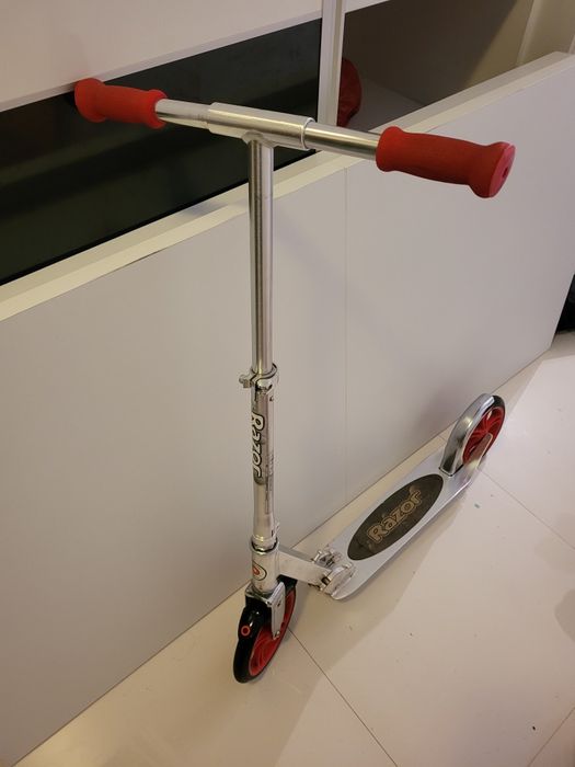 Trotineta Razor ajustabila varsta 8+ si max 100kg