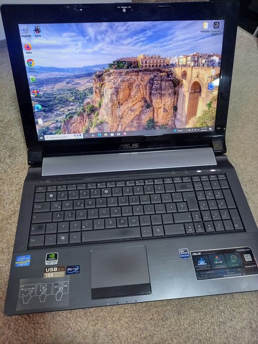 Laptop i7 RAM 12 GB SSD video un GB baterie nouă
