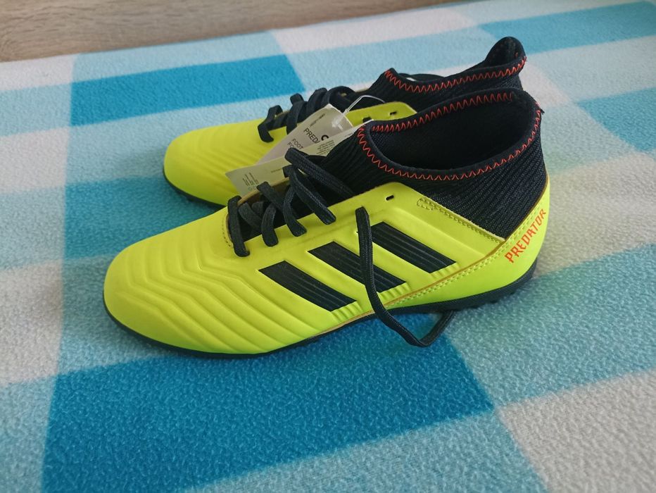 Нови спортни обувки,бутонки Адидас