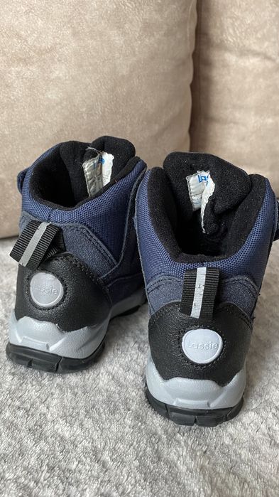 Продам ботинки на мальчика 22 размер