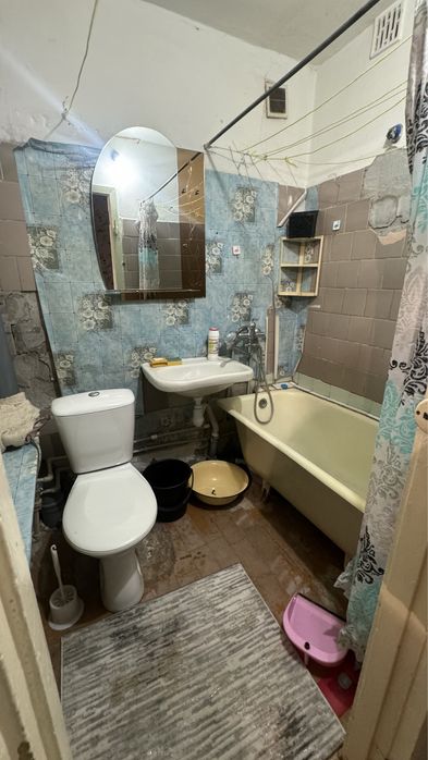 Продам квартиру на 4 РАЙОНЕ