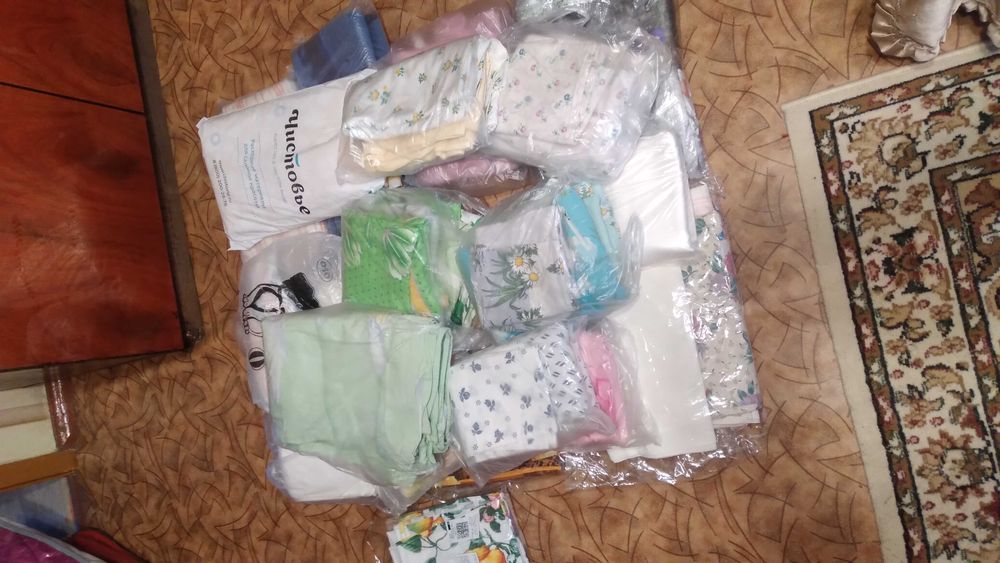 Продам постельное бельё новое (приданное для внучки) от бабушки.