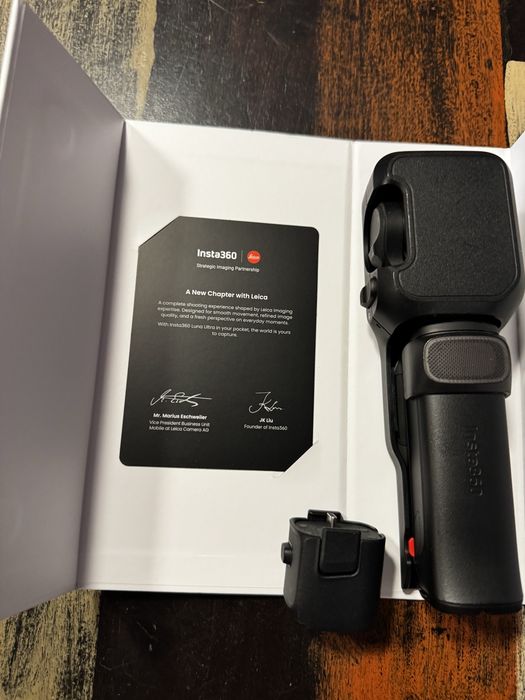 Camera de actiune Insta360 Luna Ultra, Standard Bundle, Cosmic Black