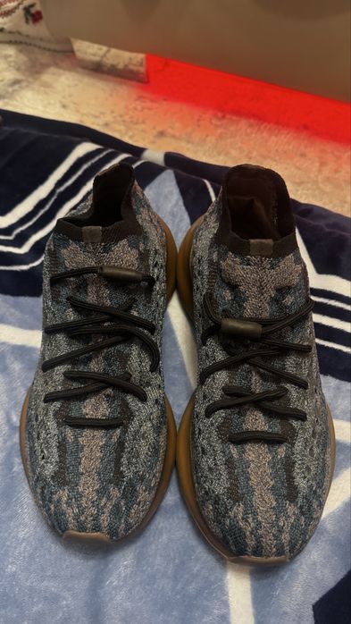 Yeezy 380 marimea 42