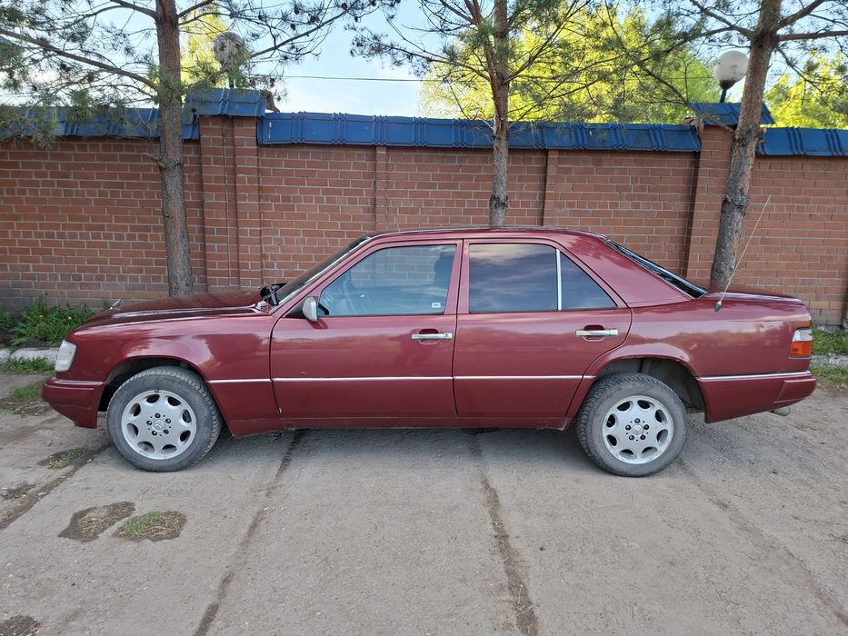 Продам мерседес  124 е 200