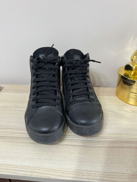 Черни високи кецове с декорация звезда – размер 37