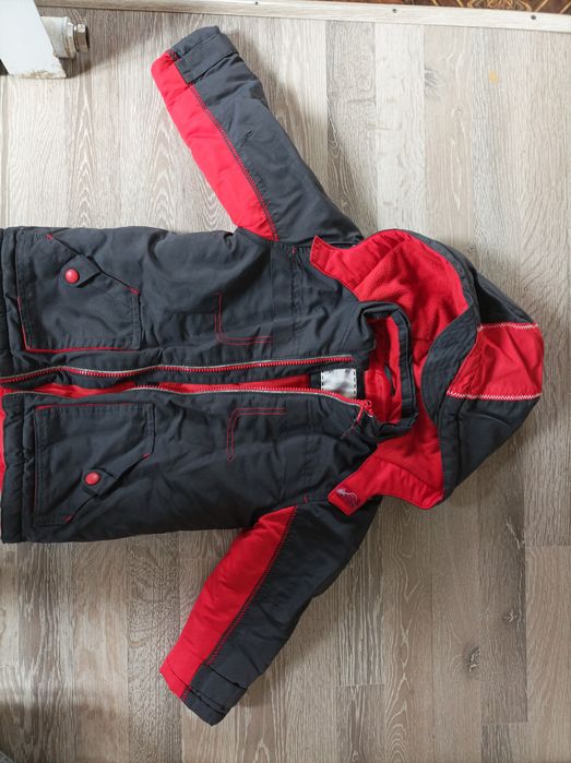 Продам детские куртки