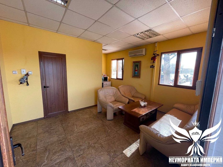 Продавам обществен обект 4989кв. първа линия пътя Асеновград - Пловдив