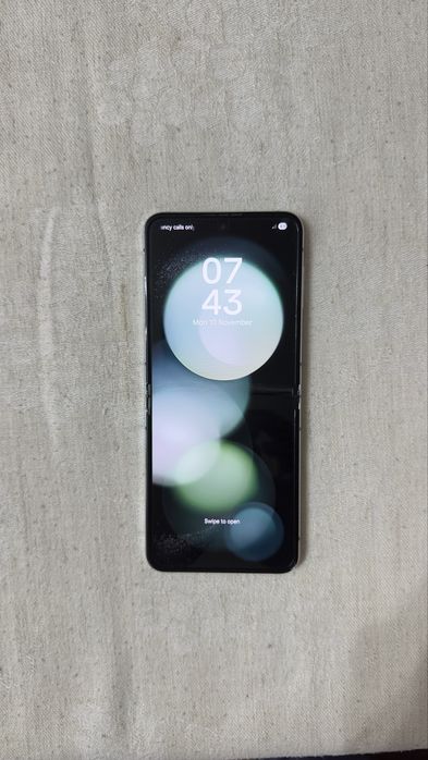 Samsung Galaxy Z Flip5 в гаранция още 18 месеца