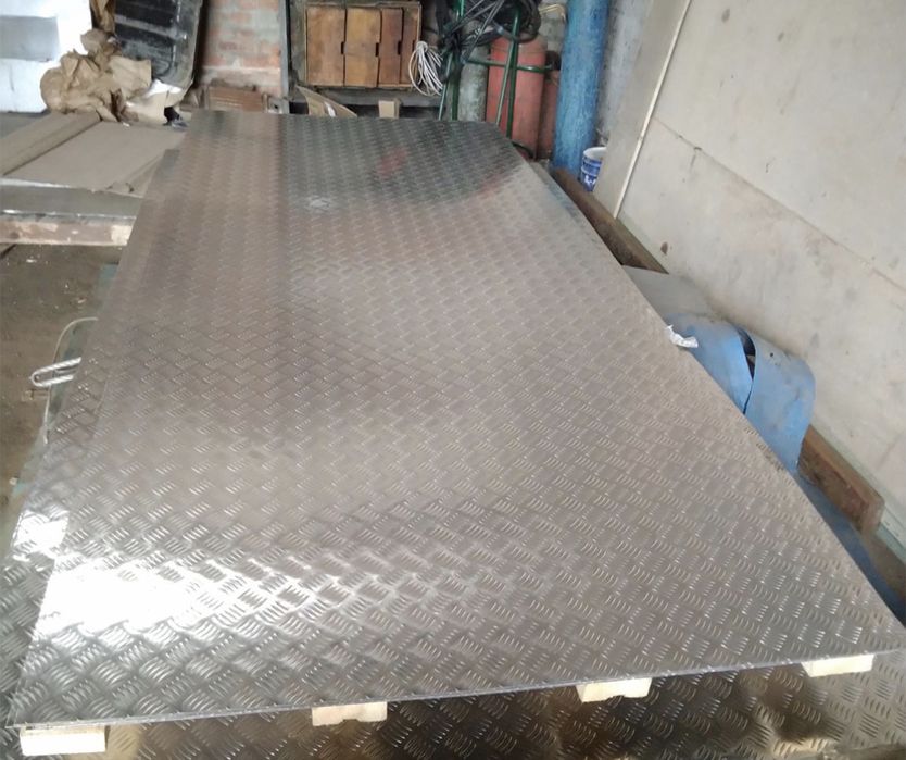 Алюминивый рефленный лист