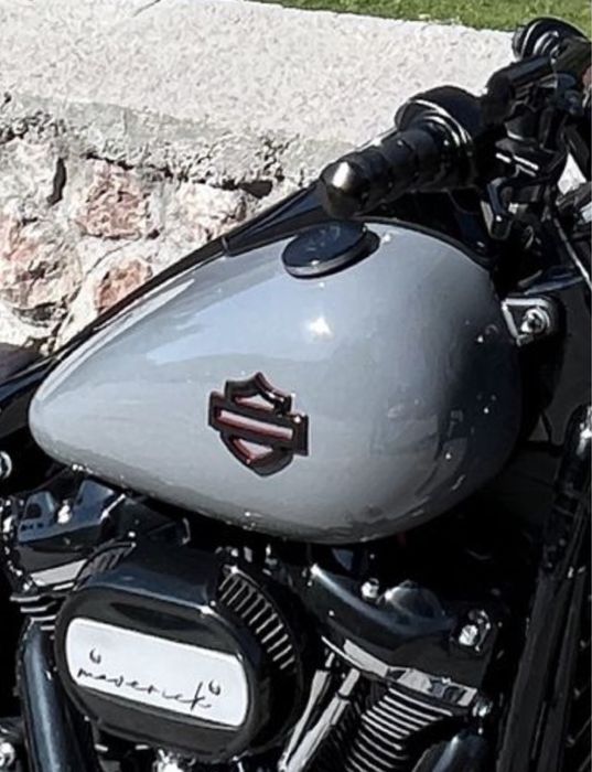 Harley CVO, FAT BOB, V-ROD embleme metalice rezervor si casca