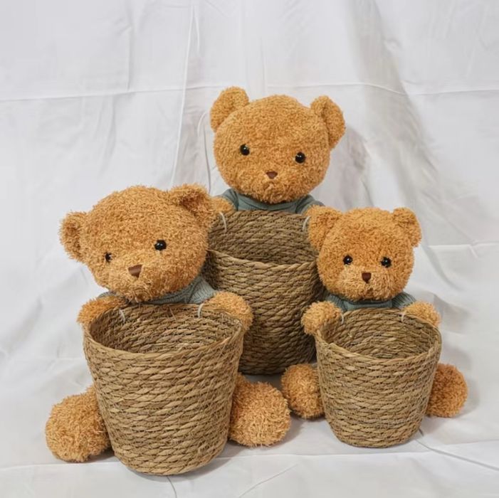 Плюшевый мишка с корзиной
