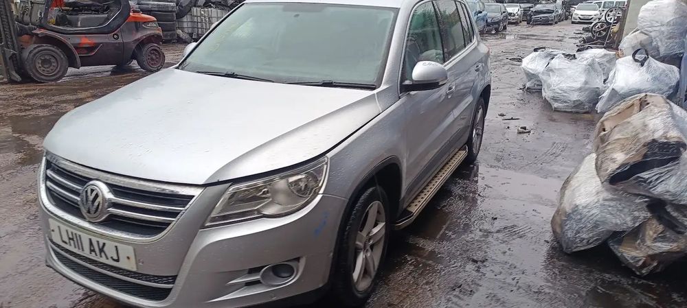 Dezmembrari / Dezmembrez VW Tiguan (5N)  2.0 TDI CFFB cutie viteze automata cod culoare LA7W