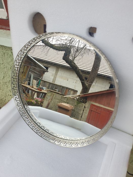 Tava galerie cu oglinda