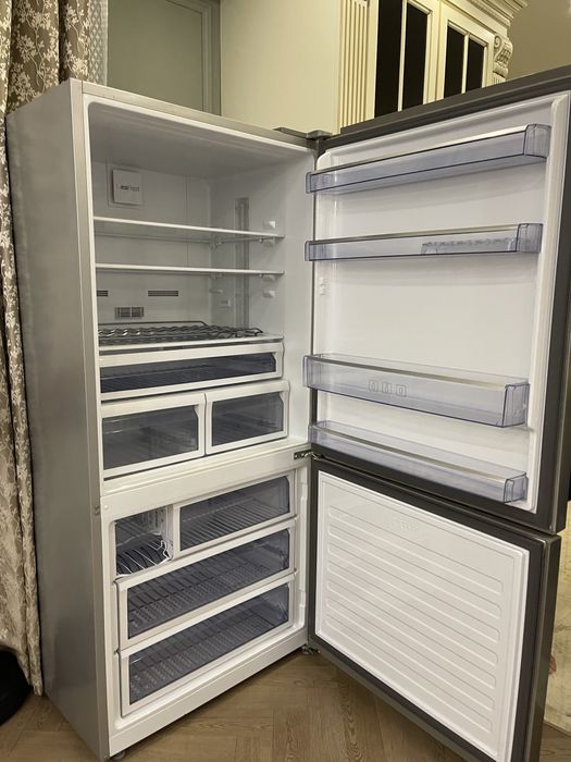 Продам классный холодильник