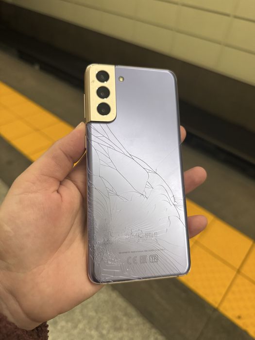 Samsung Galaxy S21 plus 256 гб продам