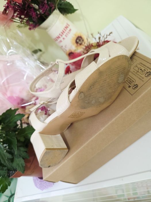 Vand sandale elegante