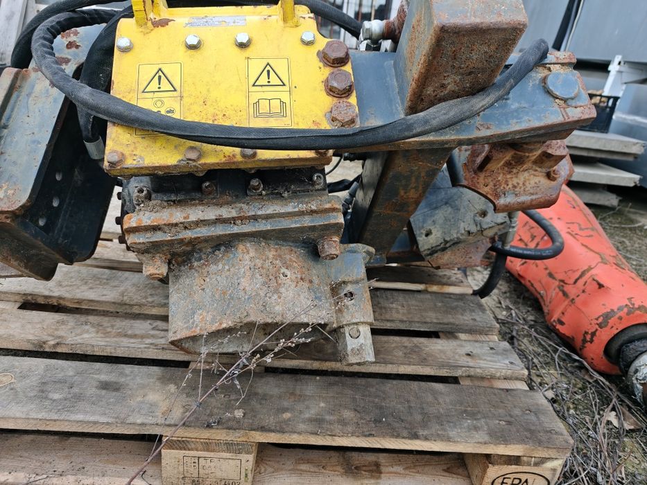 Набивач на пилоти с грайфер за багер 4 - 12 тона Malaguti pm202