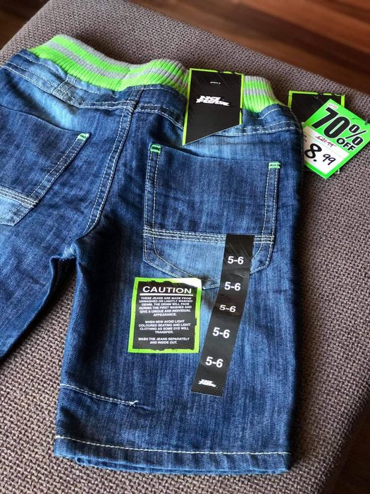 Нови панталони за момче