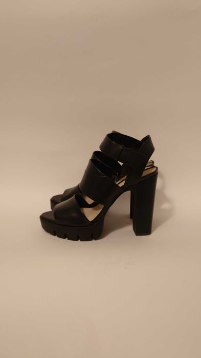 Sandale Zara cu platforma
