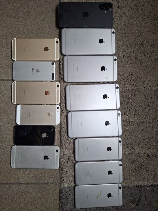 Vand lot 50 telefoane de piese