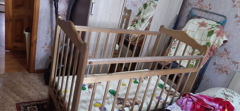 Продам детскую кроватку