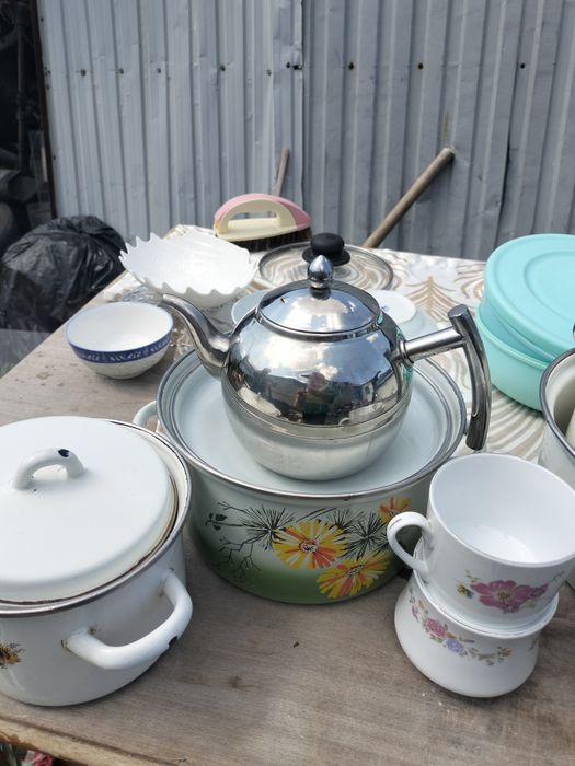 Продам кастрюли и чайник