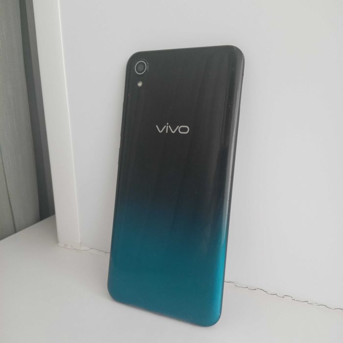 Телефон vivo 1820