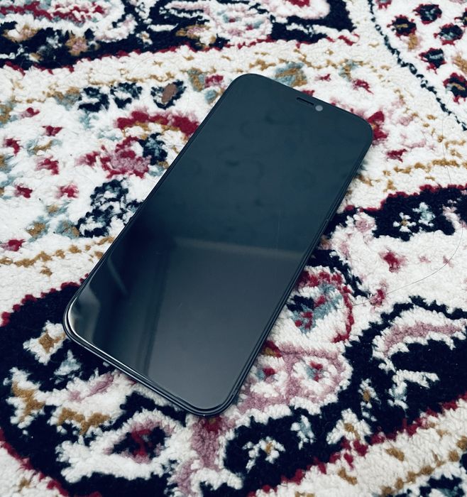 Продам Айфон 12