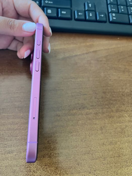 iphone 16 pink като нов