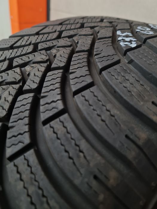 Зимни гуми 2 броя FALKEN EuroWinter HS01 Suv 235 60 R17 дот 3621