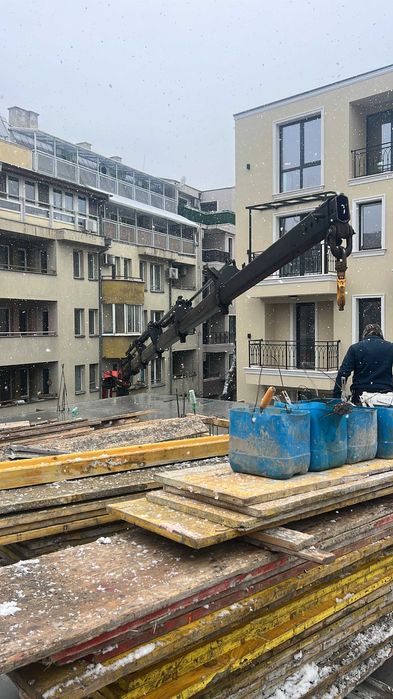 Транспортни услуги Камион с кран 20 метра. Автокран