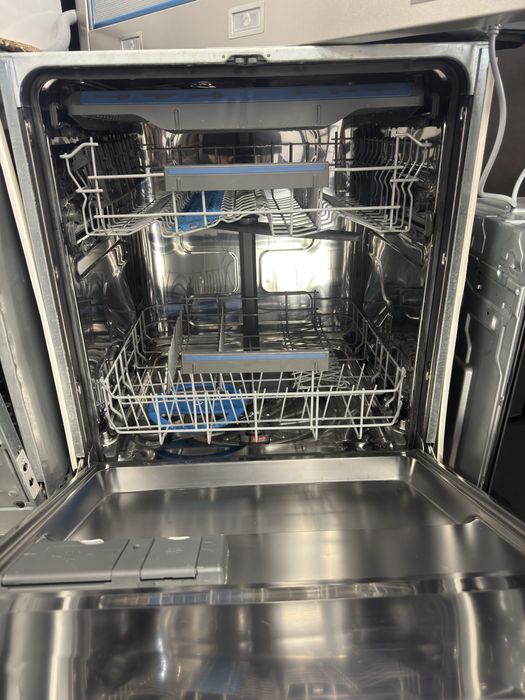 Mașină de spălat vase complet integrabilă Electrolux EEM48300L