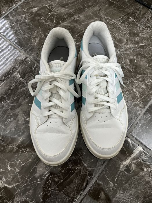 Дамски кецове adidas – бели, размер 39 1/3