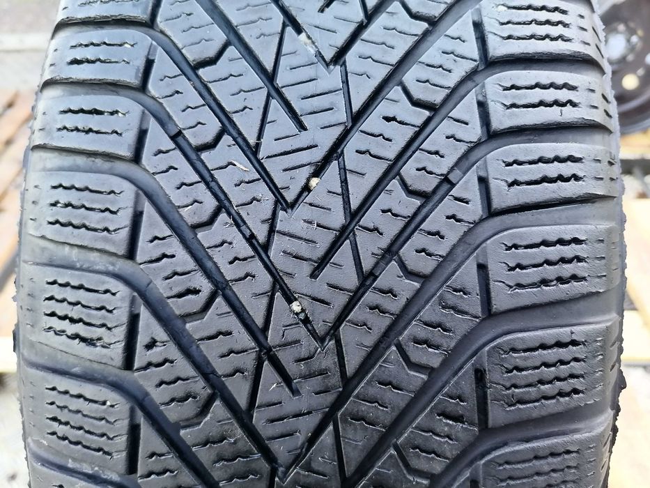 2 бр. Pirelli 215/55R17 DOT 2922