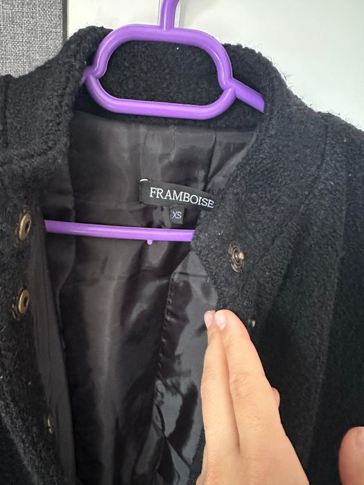 Palton Frambois damă marimea XS
"action": "image_generation",
"action_