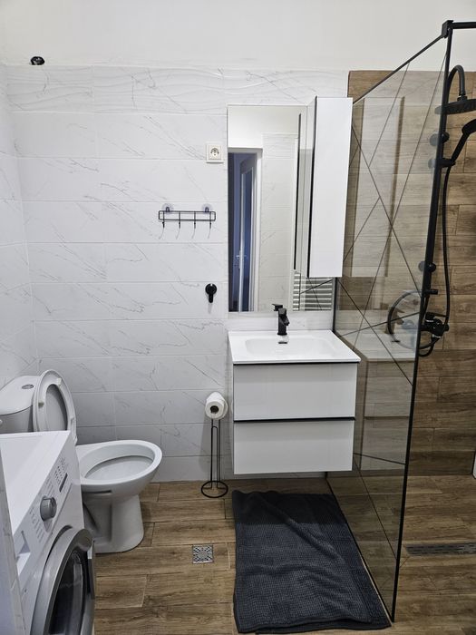 Central! De închiriat!!!