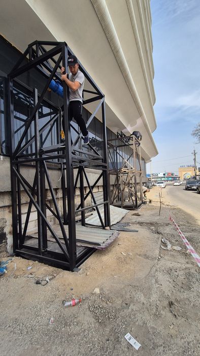 Грузовой лифт для перемещения грузов, нашли свое применение.