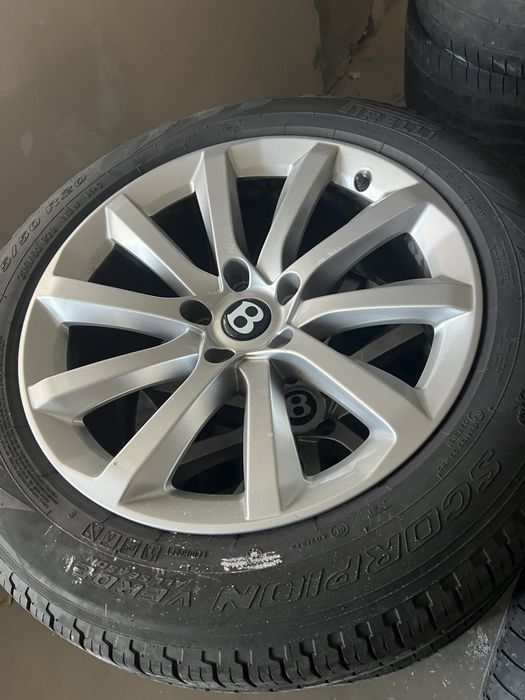 Jante cu anvelope Bentley Bentayga