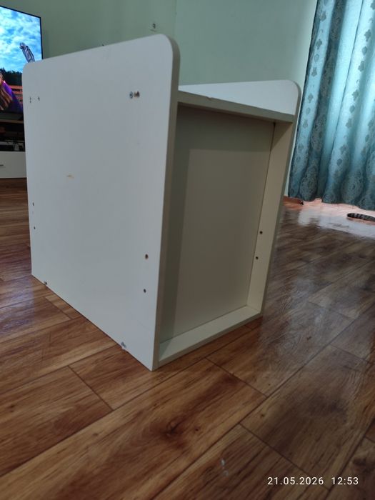 Тумбочка с выдвижными ящиками