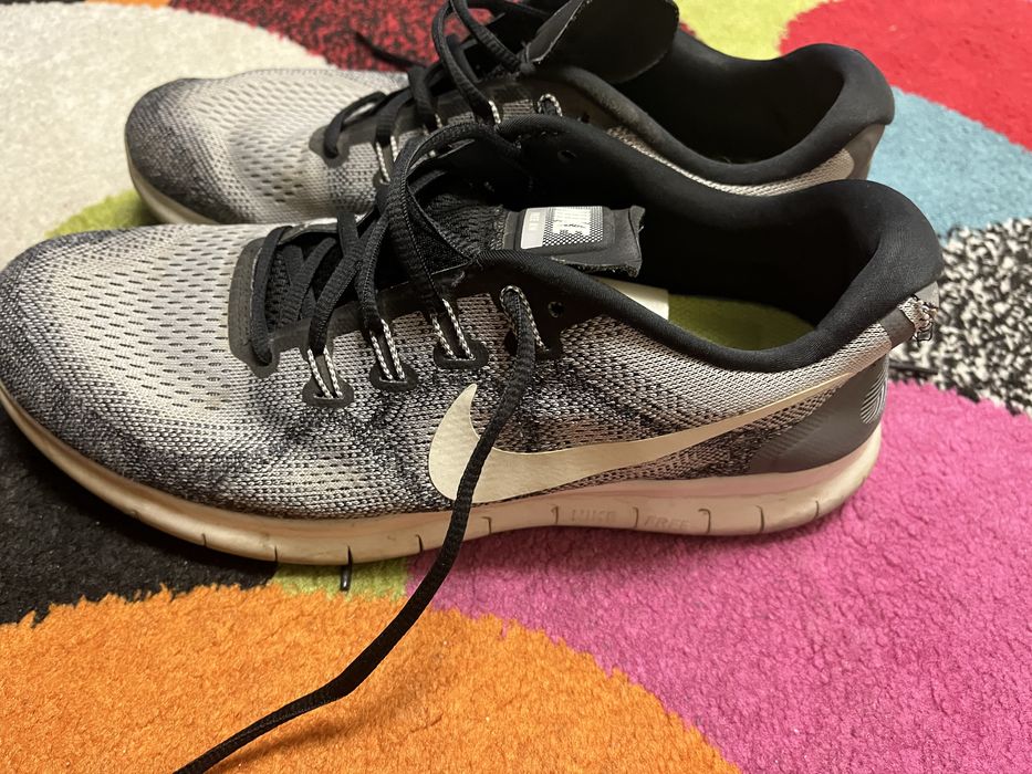 Vând pantofi sport de alergat Nike