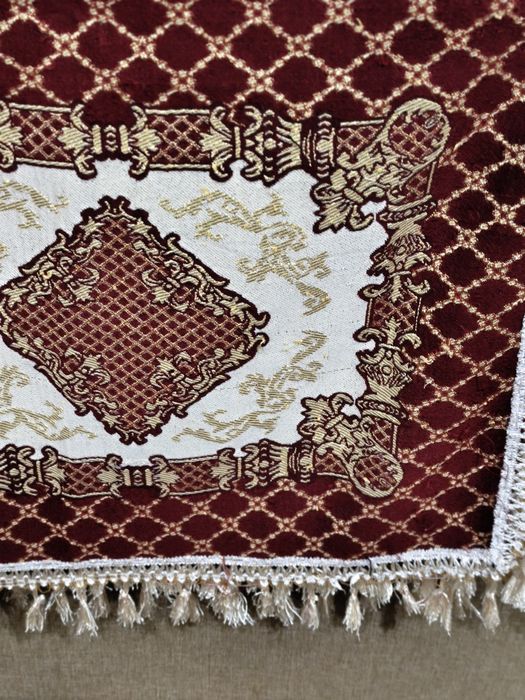 Скатерть в отличном состоянии 120х180 см.