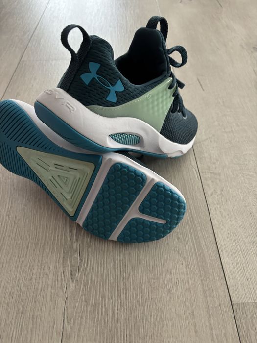 Vand pantofi sport Under Armour marimea 37