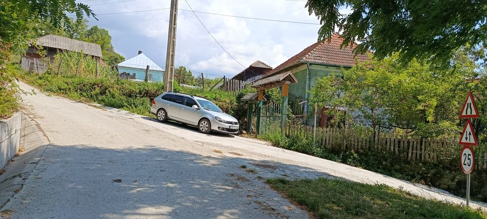 Casă de vânzare la țară.