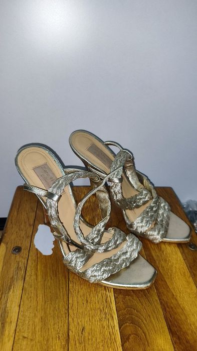 Женские босоножки ,фирменные