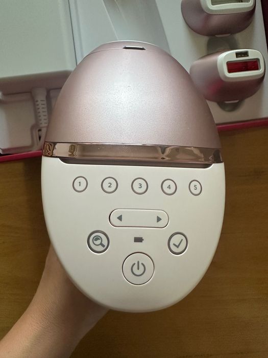 Фотоепилатор Philips Lumea IPL 9000