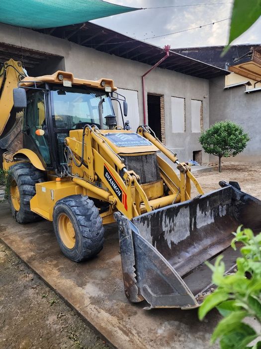 Экскаватор погрузчик 2 000 м/ч в рабочем состоянии год выписки 2020год