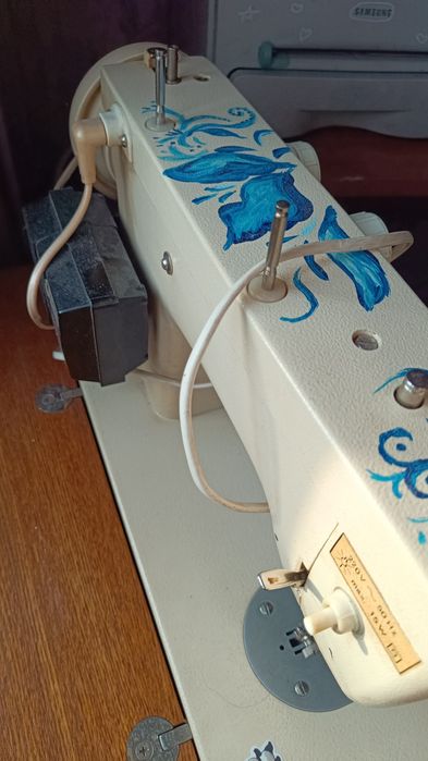 Швейная машинка Чайка