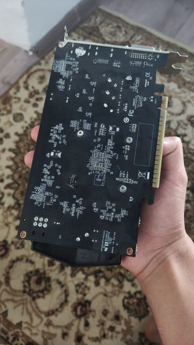 Видеокарта GTX 1050 2gb