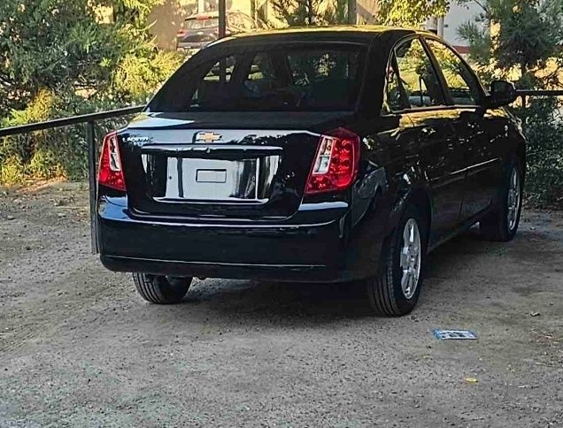 Gentra 2023 qora, probeg 43000, Kraska toza, magicar 909, benzin